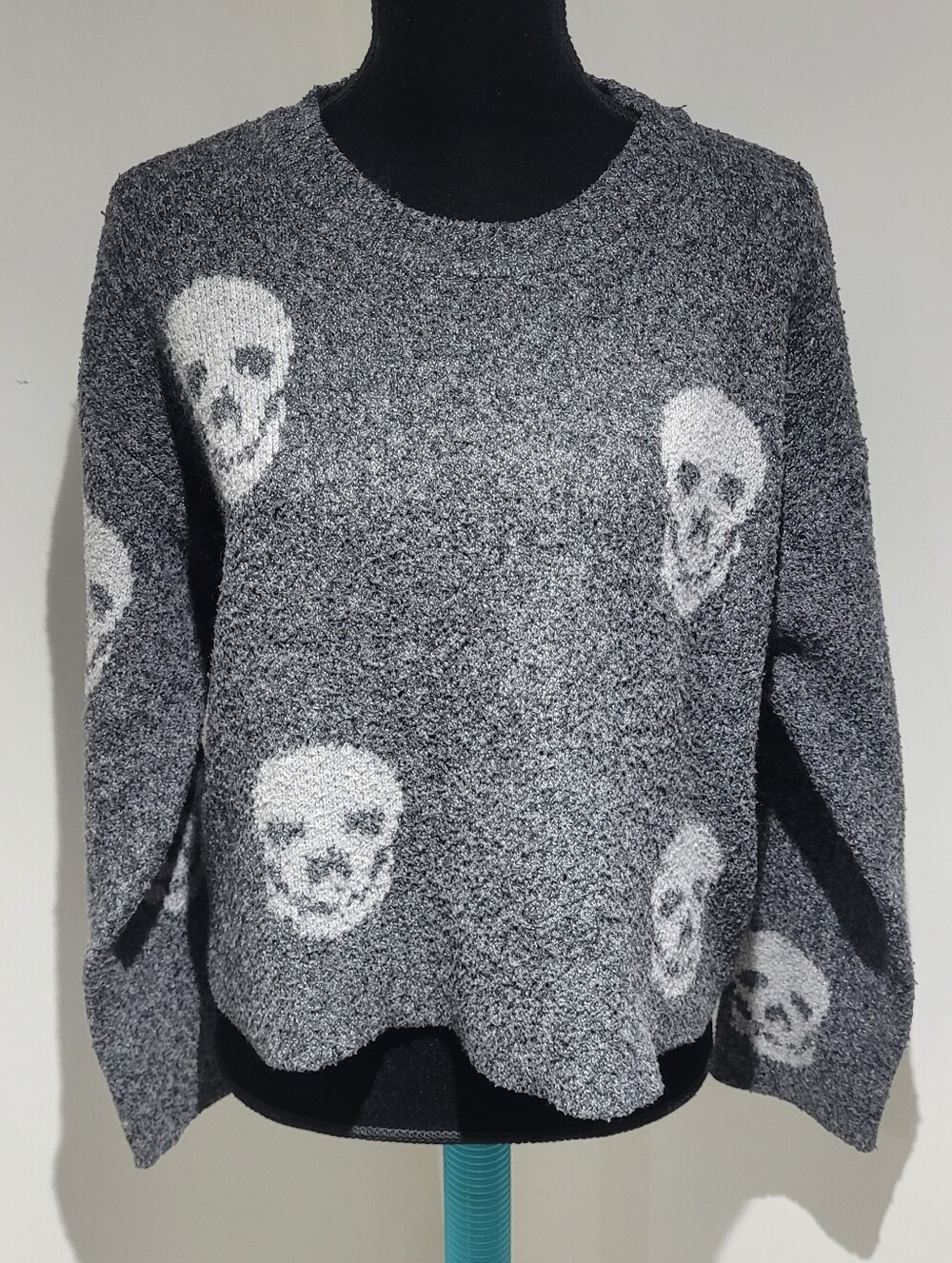 Women's Gray Skull Pattern Crewneck Sweater Medium Monochrome Comfy Knit